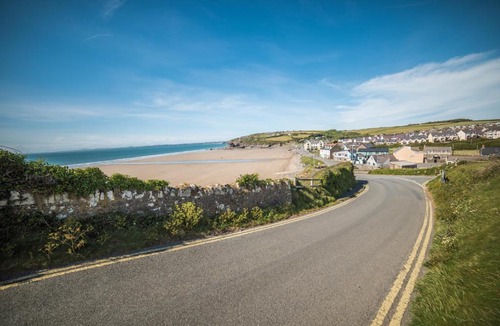 St Brides House | Timber Hill - Cottage with Hot tub