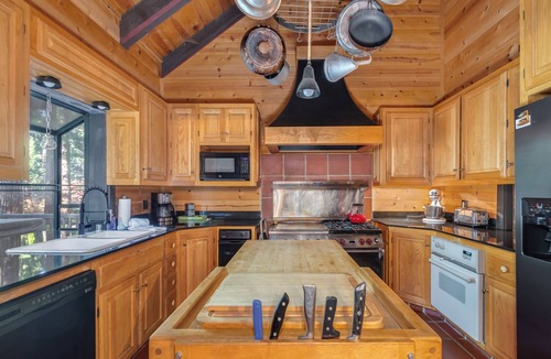 Camp Connell Cabin | Timber & Horn- Hot Tub