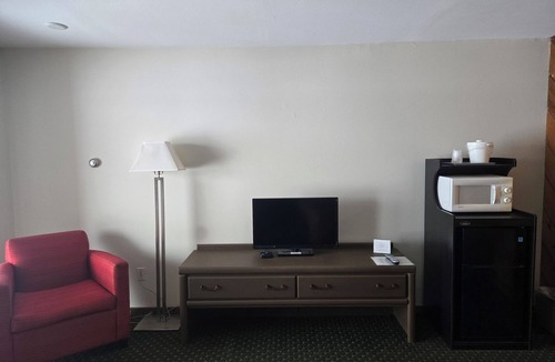 Phillips Hotel | Timber Inn