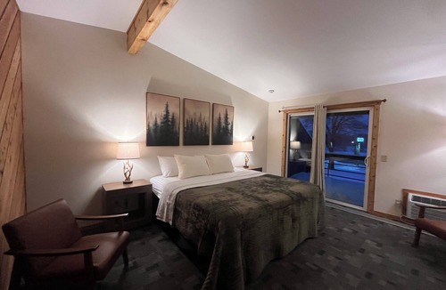 Phillips Hotel | Timber Inn
