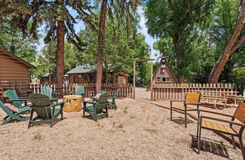Colorado Springs Cabin | Timber Lodge Cabins 32
