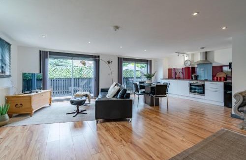 Kidlington House | Timber Lodge