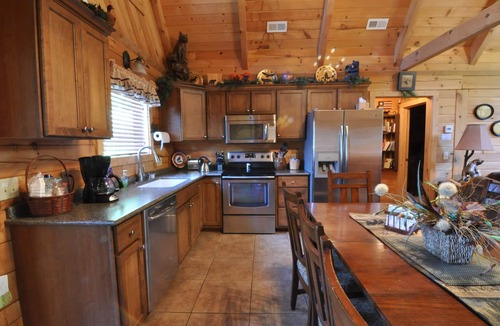 Ridgedale Cabin | Timber Mountain Lodge, Private Hot Tub .1 Mi to Thunder Ridge; 10 min Branson