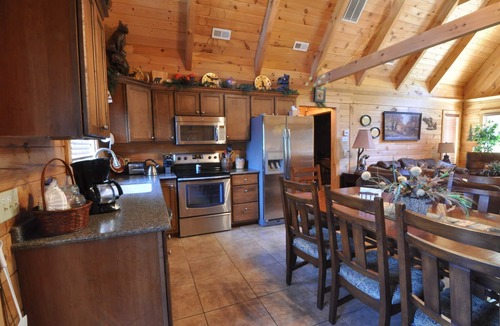 Ridgedale Cabin | Timber Mountain Lodge, Private Hot Tub .1 Mi to Thunder Ridge; 10 min Branson