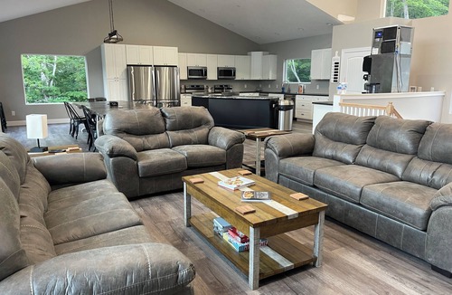Speedwell House | Timber Ridge 9BR/11BA Luxury Lakefront Home with Gentle Slope to 2 Level Dock