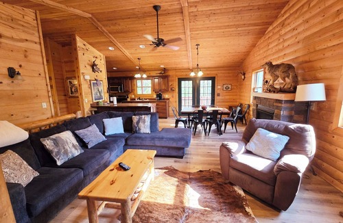 Harpers Ferry Cabin | Timber Ridge Lodge -HOT TUB- POOL