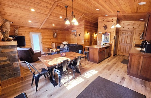 Harpers Ferry Cabin | Timber Ridge Lodge -HOT TUB- POOL