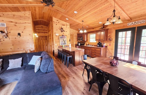 Harpers Ferry Cabin | Timber Ridge Lodge -HOT TUB- POOL