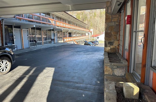 Gatlinburg Apartment | Timber Ridge Lodge - Walking Distance from Downtown Gatlinburg