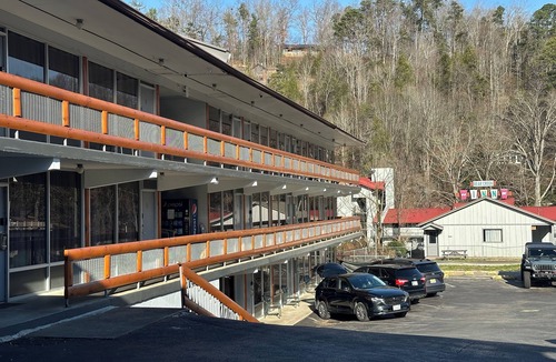 Gatlinburg Apartment | Timber Ridge Lodge - Walking Distance from Downtown Gatlinburg