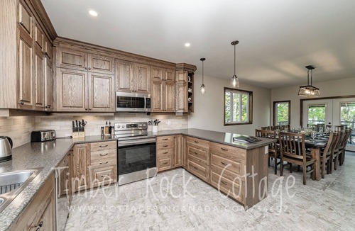 Muskoka Lakes Cottage | Timber Rock Cottage- Lakefront Muskoka Cottage