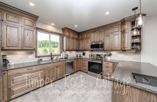 Muskoka Lakes Cottage | Timber Rock Cottage- Lakefront Muskoka Cottage