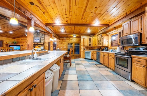 Broken Bow Cabin | Timber Rock Lodge-Mountain Retreat: Pool Table, Gathering, ADA compliant, Creek