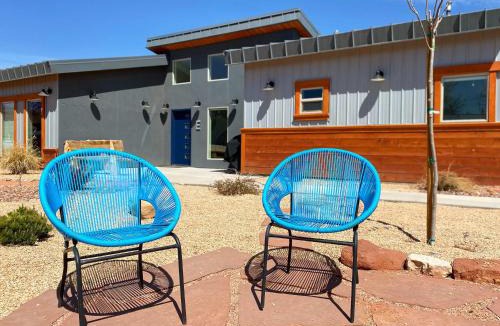 Kanab House | Timber & Tin E 2Bed 2Bath w Pool & Rooftop Deck