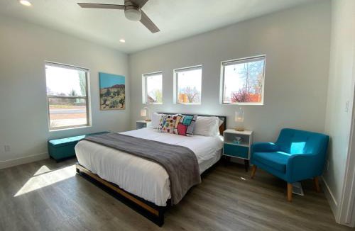 Kanab House | Timber & Tin E 2Bed 2Bath w Pool & Rooftop Deck