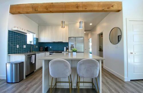 Kanab House | Timber & Tin E 2Bed 2Bath w Pool & Rooftop Deck