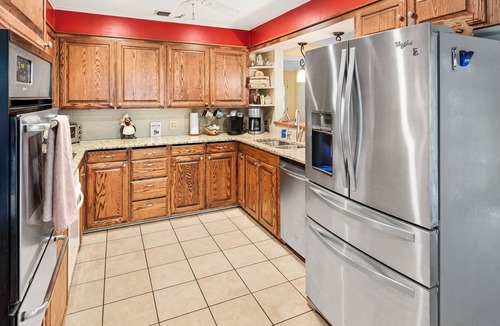 Longview House | Timber View Retreat-Large 4 BR close to shopping & restaurants in NE Longview