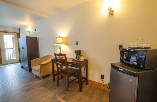 Keewatin Hotel | Timberland Inn