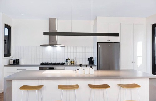 Middleton House | Timbers ByThe Sea: Beachfront Bliss with Fireplace