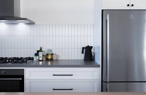 Middleton House | Timbers ByThe Sea: Beachfront Bliss with Fireplace