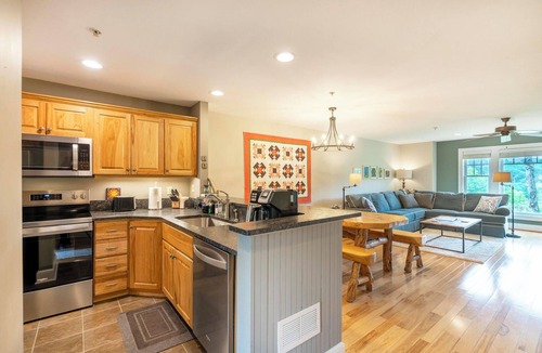 Foscoe Condo | Timbers F-2 -Mtn Condo, Gated Resort, Indoor/Outdoor Pools & Hot Tub, Two Levels