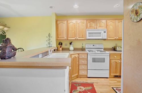 Foscoe Condo | Timbers G-1-Mtn Condo, Gated Resort, Indoor/Outdoor Pools & Hot Tub, Two Levels