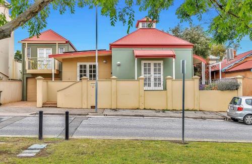 Semaphore Apartment | Time and Tide Hideaway - A Spacious Beachside Escape