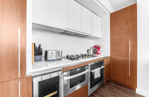 Hell's Kitchen Apartment | Time Square APT