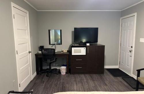 Pembroke Hotel | Time Travellers Motel