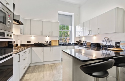 Finnieston Apartment | Timeless 5 Bed Duplex Flat