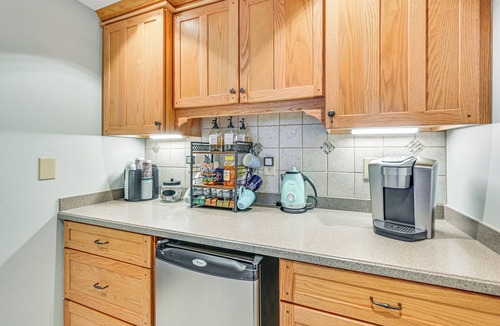 Belhaven House | Timeless Charm! Family Home Near Belhaven Beach