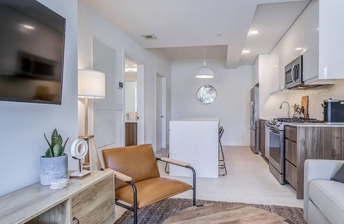 Hillhurst Condo | Timeless & Contemporary Condo in Kensington with Large Patio