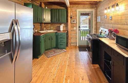 Mesa Cabin | Timeless Creekside Cabin: Views & Wildlife