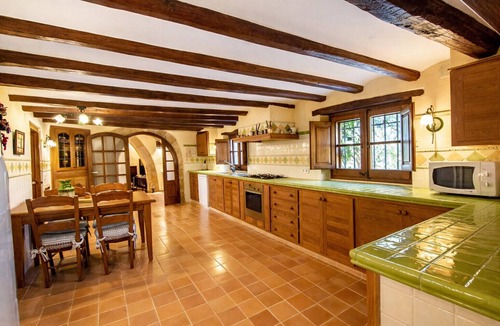 Santa Oliva Villa | Timeless Elegance near Barcelona, 14 min to beach