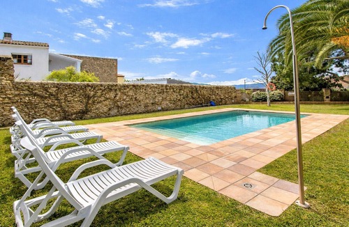 Santa Oliva Villa | Timeless Elegance near Barcelona, 14 min to beach