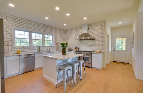 Vesta House | Timeless Hillsville Farmhouse: Blue Ridge Parkway!