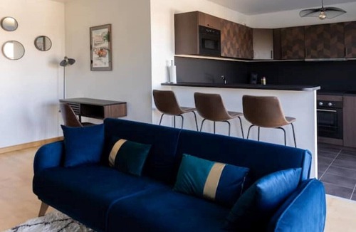 Coutures Apartment | Timeless Memories with free parking