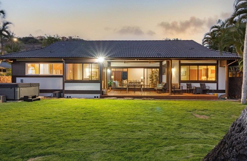 Eastern Honolulu House | Timeless Ossipoff, Beachfront Oasis!