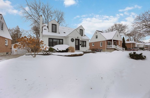 Sarnia House | Timeless Retreat