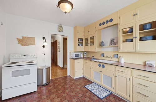 Poulsbo House | Timeless Tides Cottage | Waterfront, Sauna, Kayaks