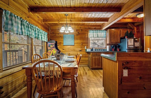 Pigeon Forge Cabin | Timeless Tranquility-Screened Hot Tub-5 Min to Parkway-Pet Paradise-Dog Run!