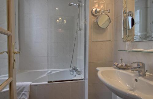 Montparnasse Hotel | Timhotel Tour Montparnasse