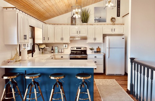 Winchester Cabin | "Tims Ford Bliss" amazing Lakefront views, private Dock, Beach, Firepit, Fun!