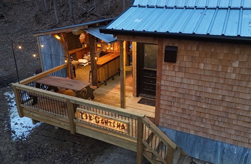 Irvine Cabin | Tin Cantina - Cozy Tiny Cabin Near Red River Gorge - Stargazing & Seclusion