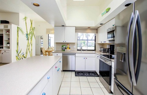 Beachview Country Club Estates House | Tin Cup - Beachview Estates home with pool on golf course