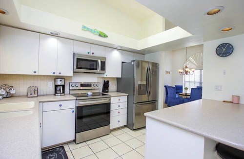 Beachview Country Club Estates House | Tin Cup - Beachview Estates home with pool on golf course
