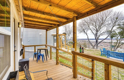 Dennis Cottage | Tin De Blue Grainbury Silo and Cabins