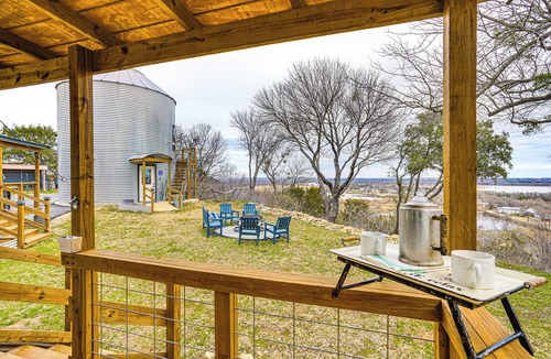 Dennis Cottage | Tin De Blue Grainbury Silo and Cabins