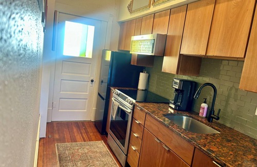 St Paul Apartment | Tin Perch Loft: vintage charm & private patio