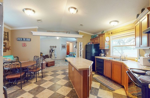 Graham House | 'Tin Star' Waterside Possum Kingdom Lake Retreat
